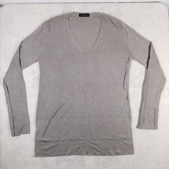 Zara Sweaters - ZaraKnit Grey V-Neck Lightweight Knit Sweatshirt